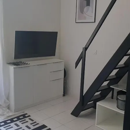 Apartmán Studio Avec Mezzanine, Proche Plages, Hyper Centre Antibes